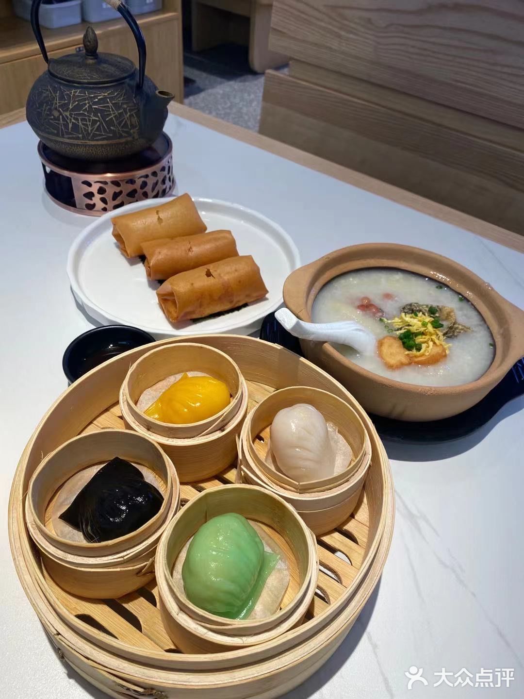 一口咬下去都是料，有一点咸咸的很大一个