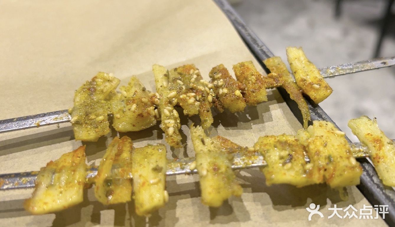 总的来说，这家烧烤摊的羊肉串是我吃过的最好吃的
