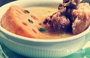 Honghu Lotus Root Soup Simmered in Earthen Pot