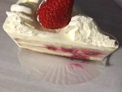 草莓蛋糕-Dough&Joe团憩(瑞虹天地月亮湾店)