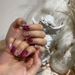 -花岐款式专研健康美甲沙龙
