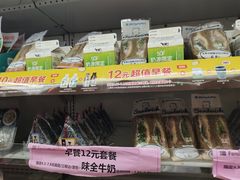 -全家便利店(愚园路六店)