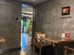 大堂-HIGH FIVE哈福手工汉堡(桂林路店)