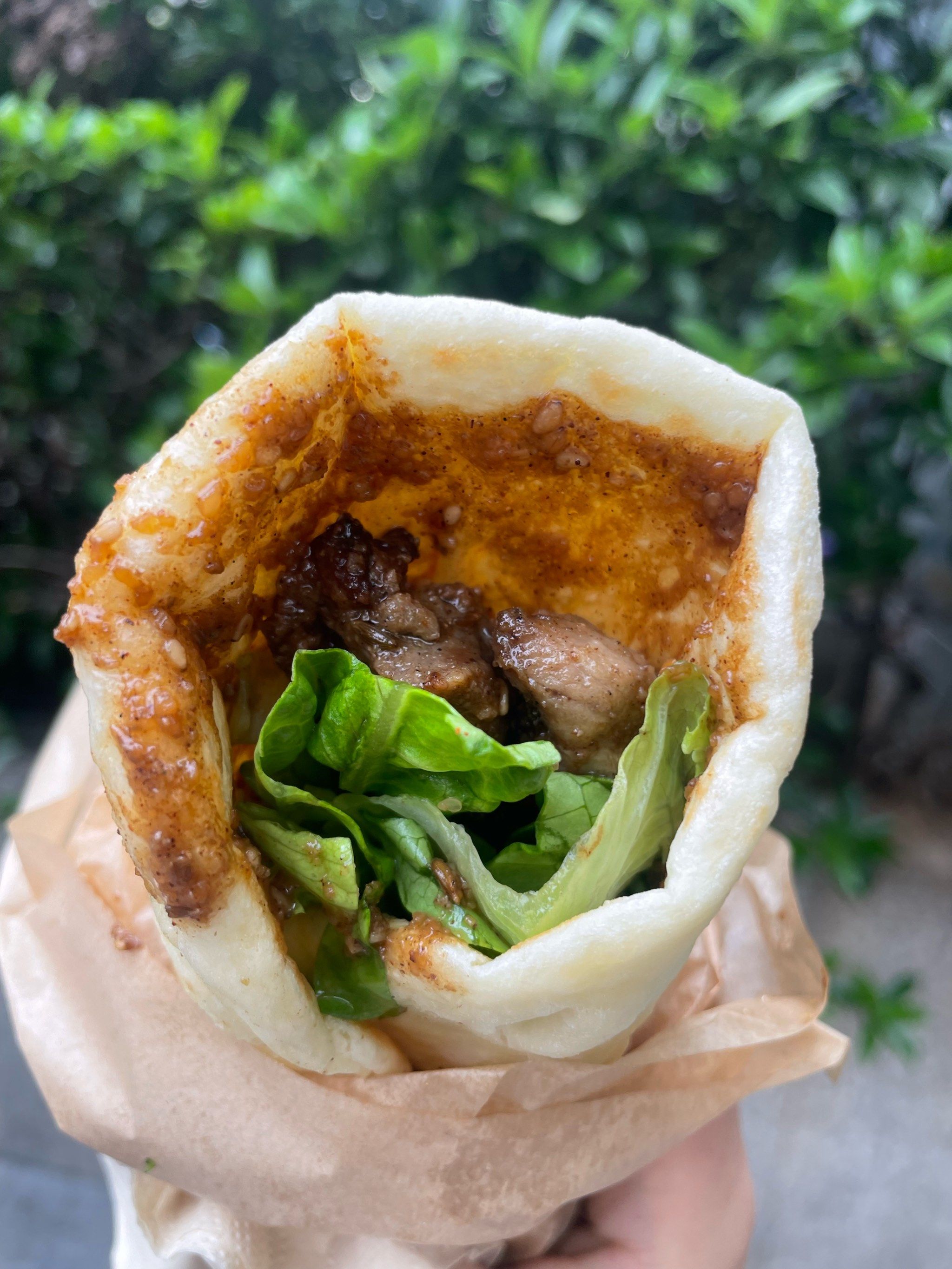 难以拒绝这一口烤肉卷饼