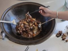 -粘豆包柴火铁锅炖