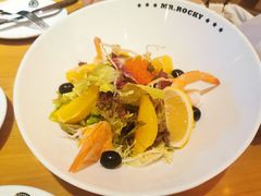 香橙蟹籽大虾沙律-MR.ROCKY洛奇先生RESTAURANT&BAR(宝安壹方城店)
