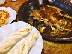 -粘豆包柴火铁锅炖