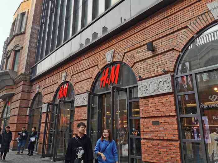 h&m(楚河汉街店)-"汉街的hm国庆的人真是多,hm也是很大的.