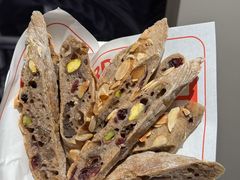-HOT CRUSH趁热集合·现烤面包(上海环球港店)