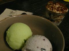 -莓园冰淇淋店