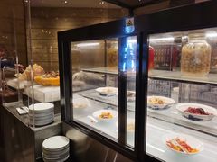 面包甜点陈列柜-长沙君悦酒店·自助餐厅咖啡厅