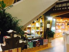 -新华里咖啡书吧(新华书店小寨店)