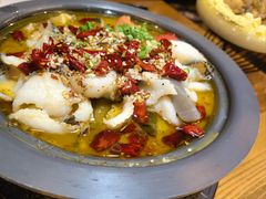 香辣酸菜黑鱼火锅-云海肴·汽锅鸡·云南代表菜(天津国金汇店)