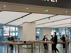 -华为授权体验店(中山公园来福士)