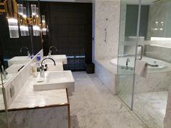 -上海虹桥西郊假日酒店