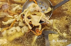 Crispy Chicken Pot with Cordyceps and Mushrooms