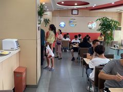 大堂-李先生牛肉面大王(营口大润发店)