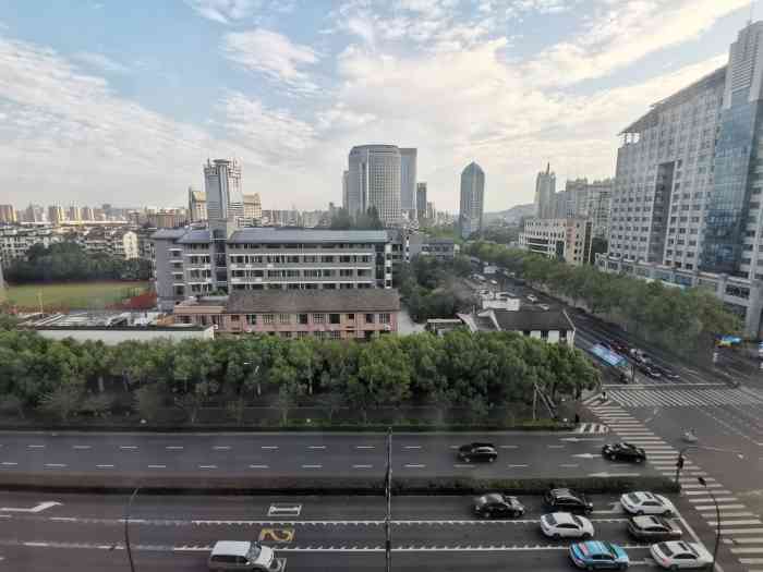 中瑞大厦-"交通便利,有免费停车位,环境超棒,市中心."-大众点评移动版