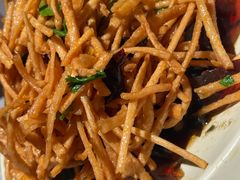 馓子拌皮蛋-巴厘龙虾·榜首油焖大虾(音乐学院·沿江酒馆店)