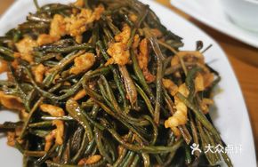 Long Dragon Bean Stir-Fried with Pork Strips