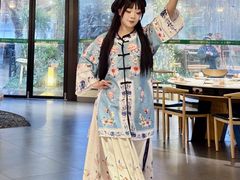 -茅草房·河畔园林火锅