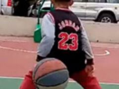 -悦动体能篮球羽毛球网球(三里河店)