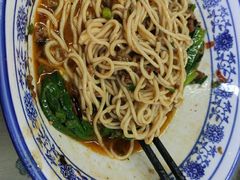 -渝之汇牛肉豌杂面