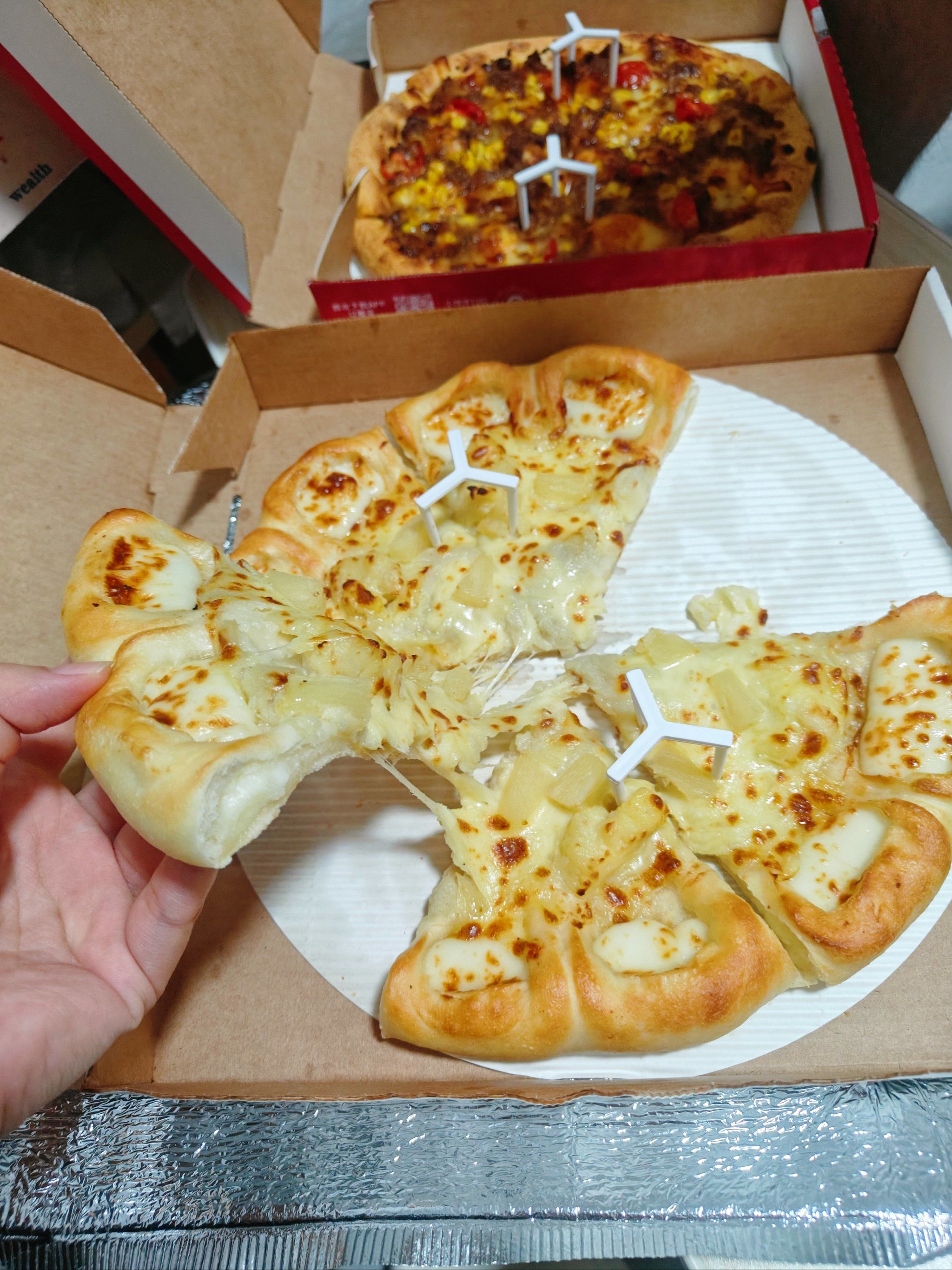 又又又吃它!芝士多到拉丝的榴莲芝心披萨🍕❗