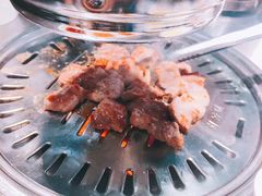 梅花肉-韩聚屋韩国烤肉餐厅(新北万达店)