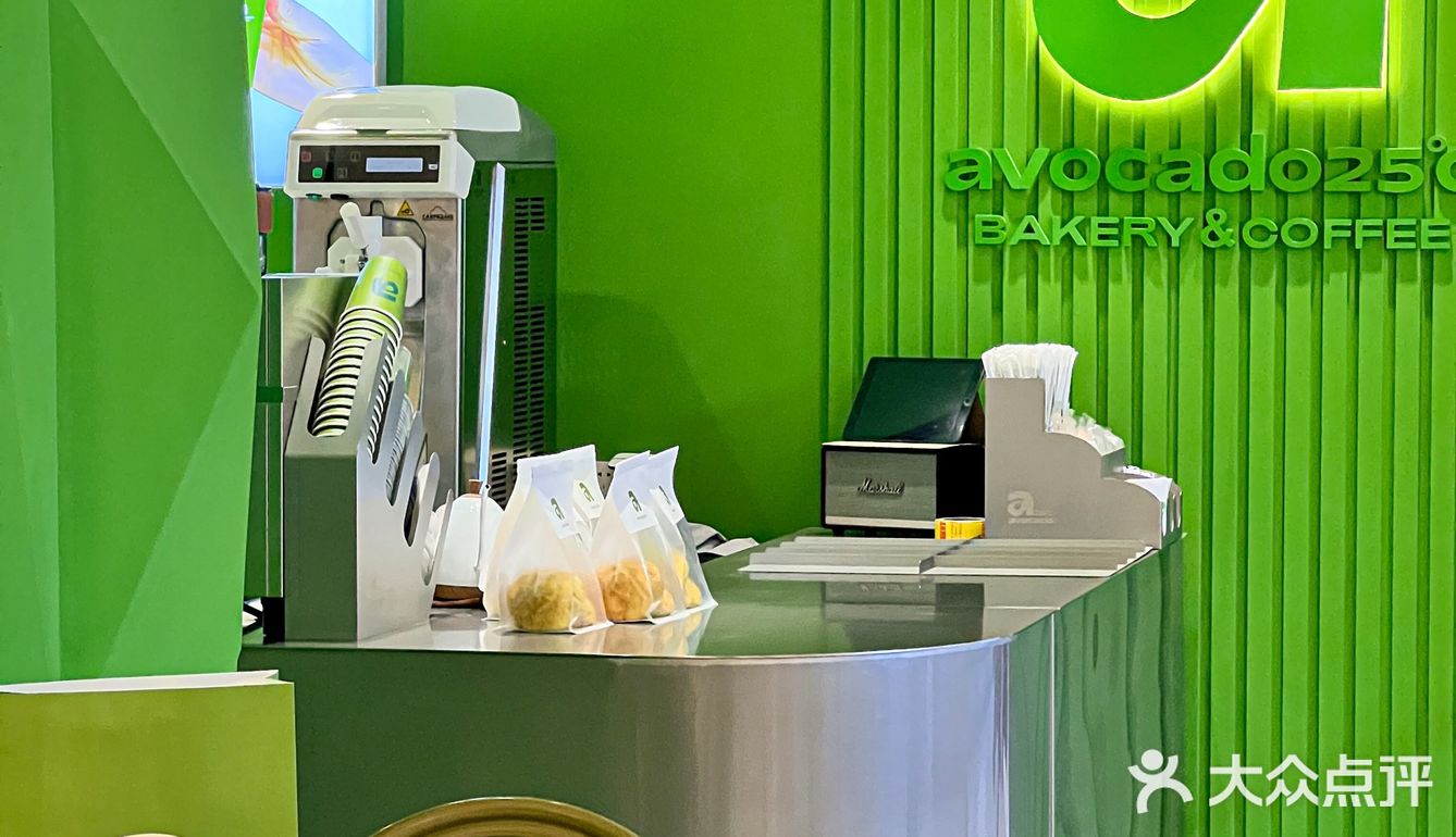 乌鲁木齐探店︱最爱的绿色牛油果咖啡店