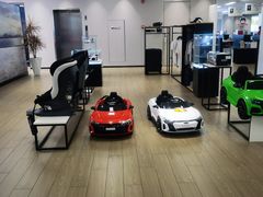 -深圳锦龙奥迪4S店(前海店)