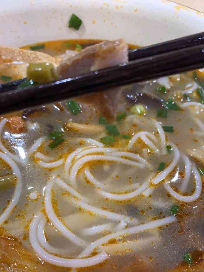 小螺莉螺蛳粉(宝山店)-"说到螺蛳粉 这应该是柳州最出名也最受.