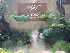 -Chom Cafe and Restaurant