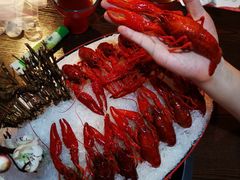 一只天王冰镇龙虾-虾弄弄海派小龙虾·牛羊蝎子火锅