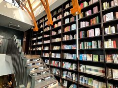 -钟书阁(松江泰晤士小镇店)