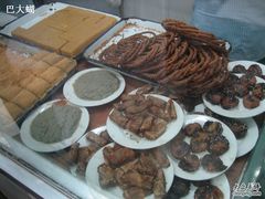 诱人的柜橱-老磁器口豆汁店(天坛店)