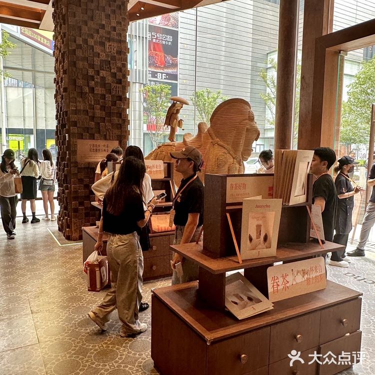 不愧是茶饮界的爱马仕!被正弘城的眷茶臻选店震惊到了