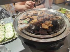 -围炉肉舍•炭烤活鳗•丹东海鲜烤肉(步行街店)