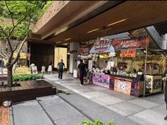 -瑞虹新天地月亮湾