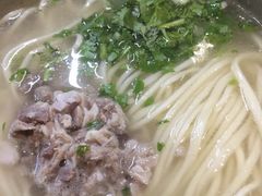 -亮亮面馆(经六路店)