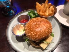 四重芝士牛肉汉堡配番薯条-bluefrog蓝蛙(皇庭广场店)