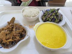 -小昆山服务区-停车场