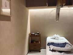 -灸春堂·艾灸·痛症·整脊连锁(之江银泰店)