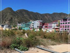 -百里峡七彩艺术小镇