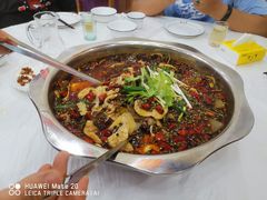 -乡土特色.冷锅鱼.牦牛肉汤锅