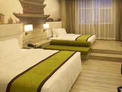 -西安大雁塔科技大学地铁站亚朵酒店