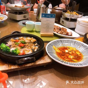 属于徽菜系 合肥有好几家店 不过我是第一次吃他家