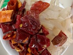 小咸菜和辣椒-牛老五羊杂汤(广阳区总店)