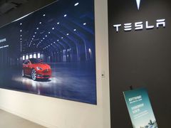 -TESLA 特斯拉(上海太古汇体验店)
