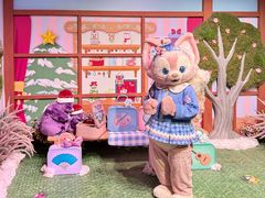 -小镇影院迪士尼小熊Duffy与他的朋友合影地